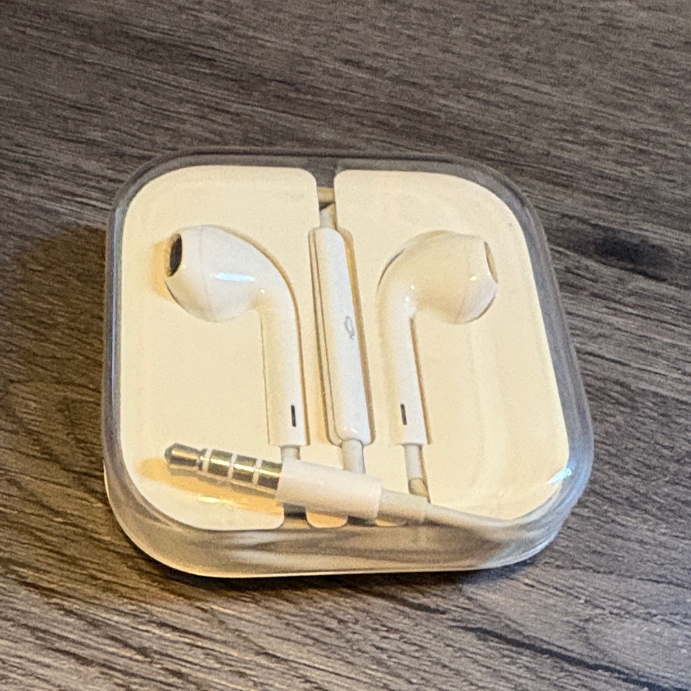 Apple White Earbud Headphones with Mic - Picture 5 of 6